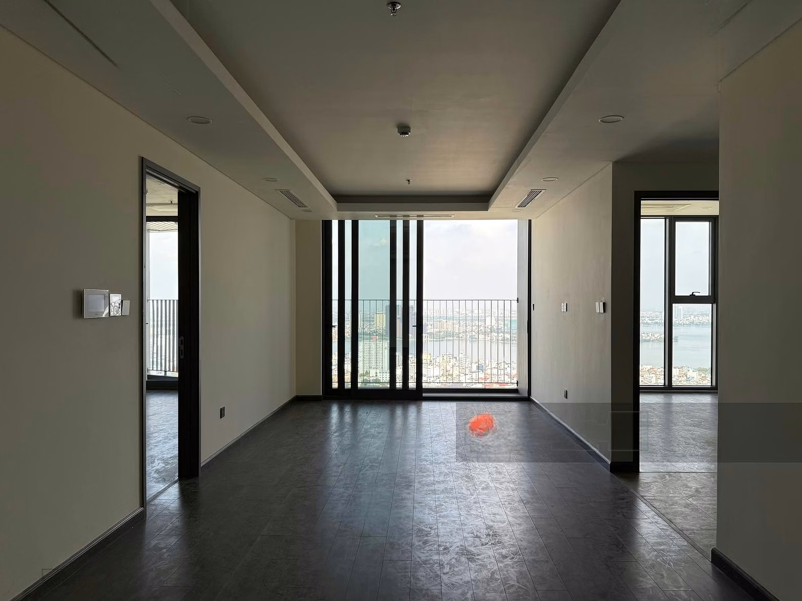 25 million for rent N01T7 Han Jardin 3 bedrooms 2 bathrooms with basic market furniture, cool view of West Lake facing East