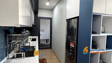 The owner rents out FPT Plaza apartment 3, 2 bedrooms, fully furnished, just bring your suitcase to move in