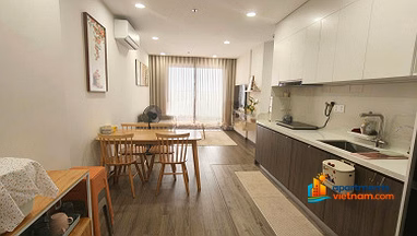 The owner rents out FPT Plaza apartment 3, 2 bedrooms, fully furnished, just bring your suitcase to move in