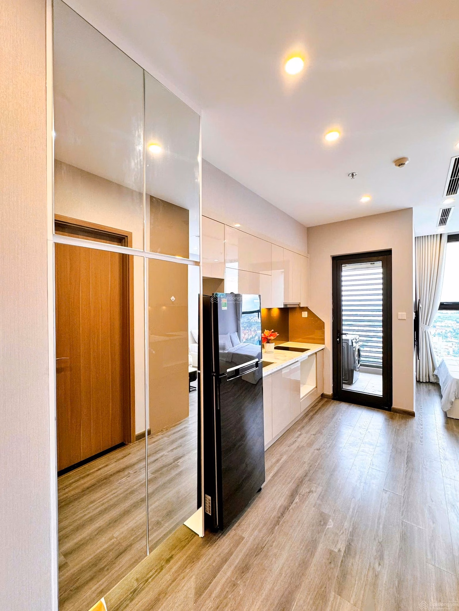 Tonkin 1 studio - 28.6m2, 2.3 billion, owner needs to sell urgently Vinhomes Smart City cheapest on the market