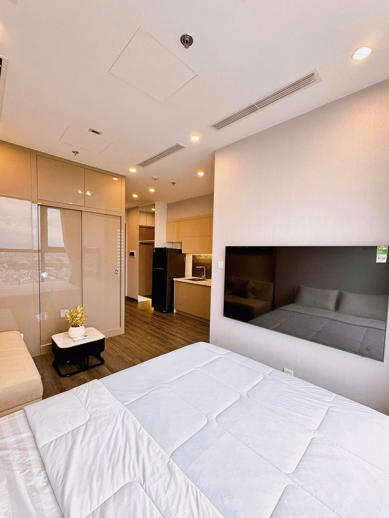 Tonkin 1 studio - 28.6m2, 2.3 billion, owner needs to sell urgently Vinhomes Smart City cheapest on the market