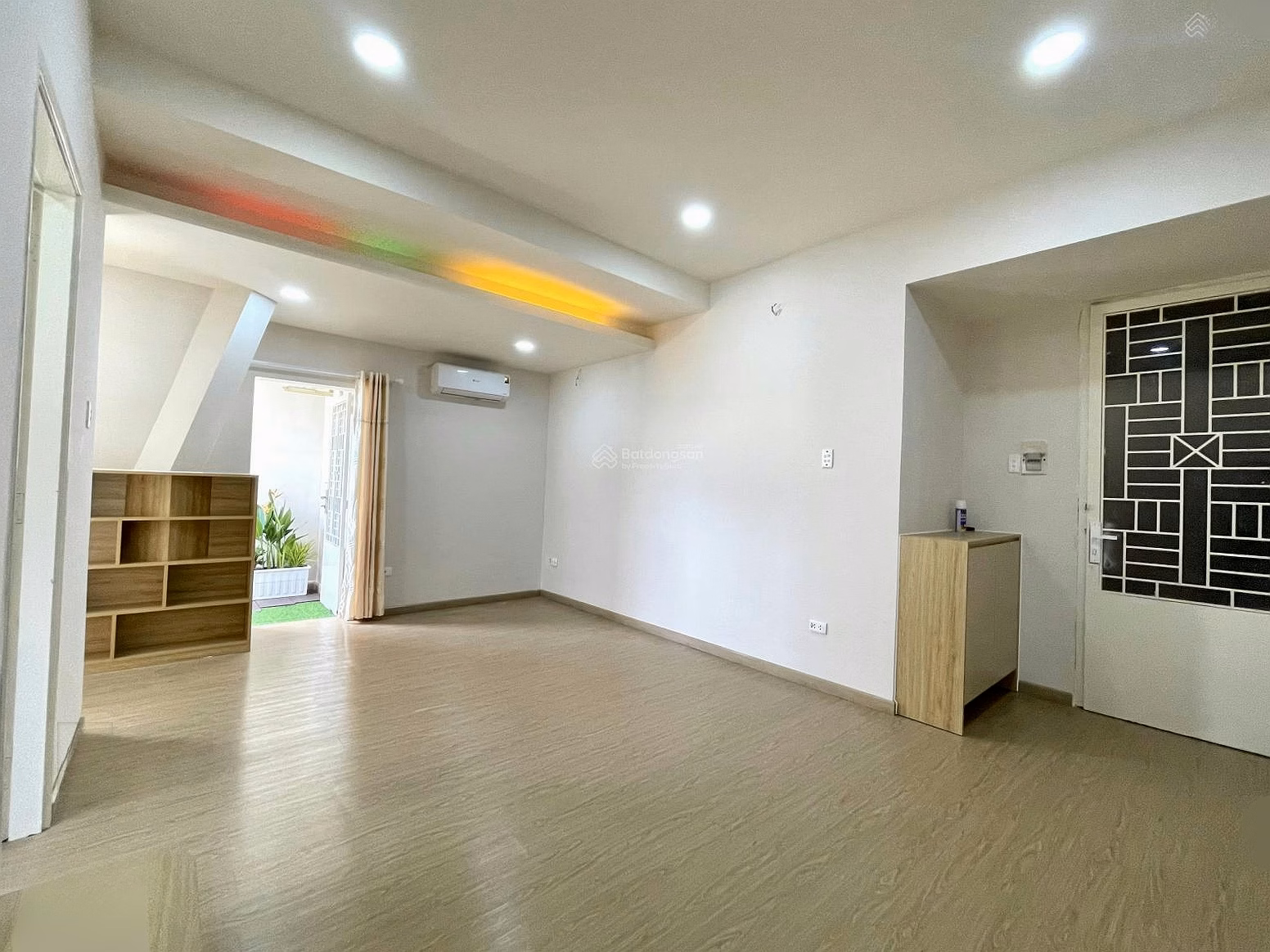 Selling 46m2 apartment, staircase area. Donate furniture