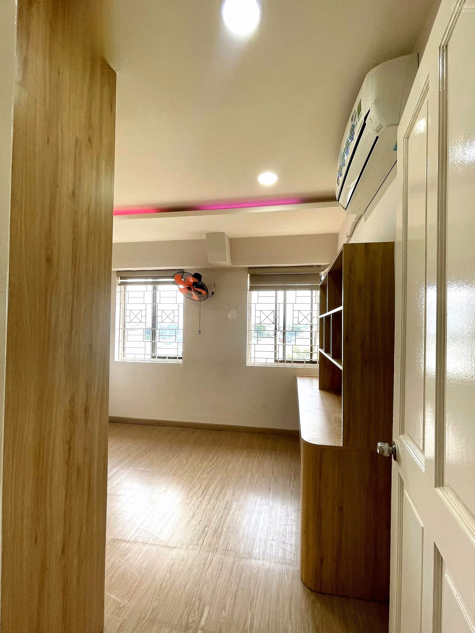 Selling 46m2 apartment, staircase area. Donate furniture