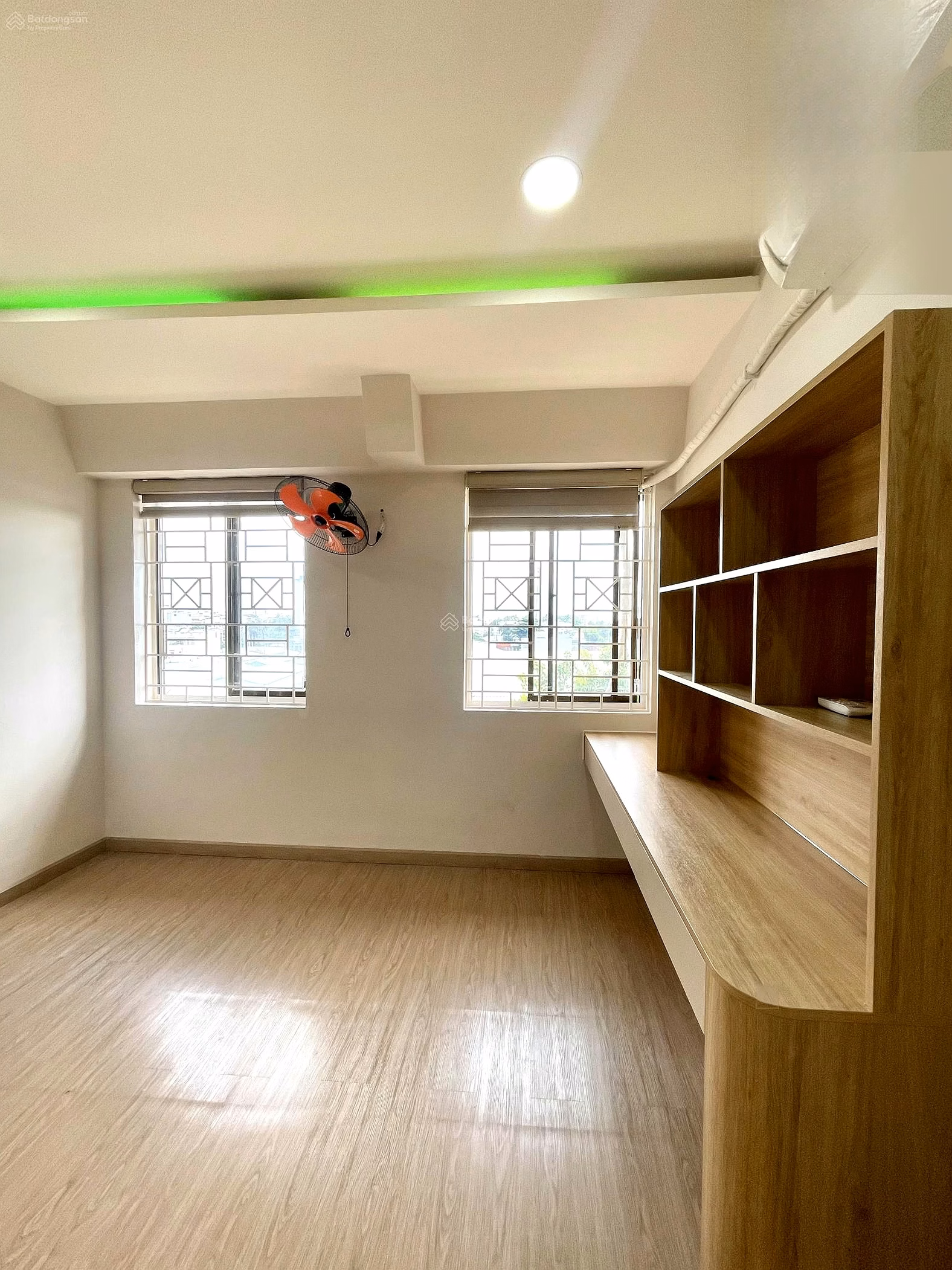 Selling 46m2 apartment, staircase area. Donate furniture