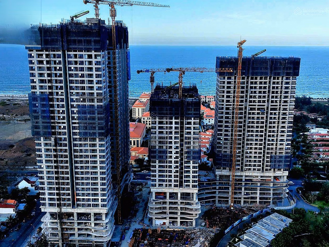 Apartment with direct view of Da Nang beach, operated by Savills, 100 units from investor, handover at the end of 2026