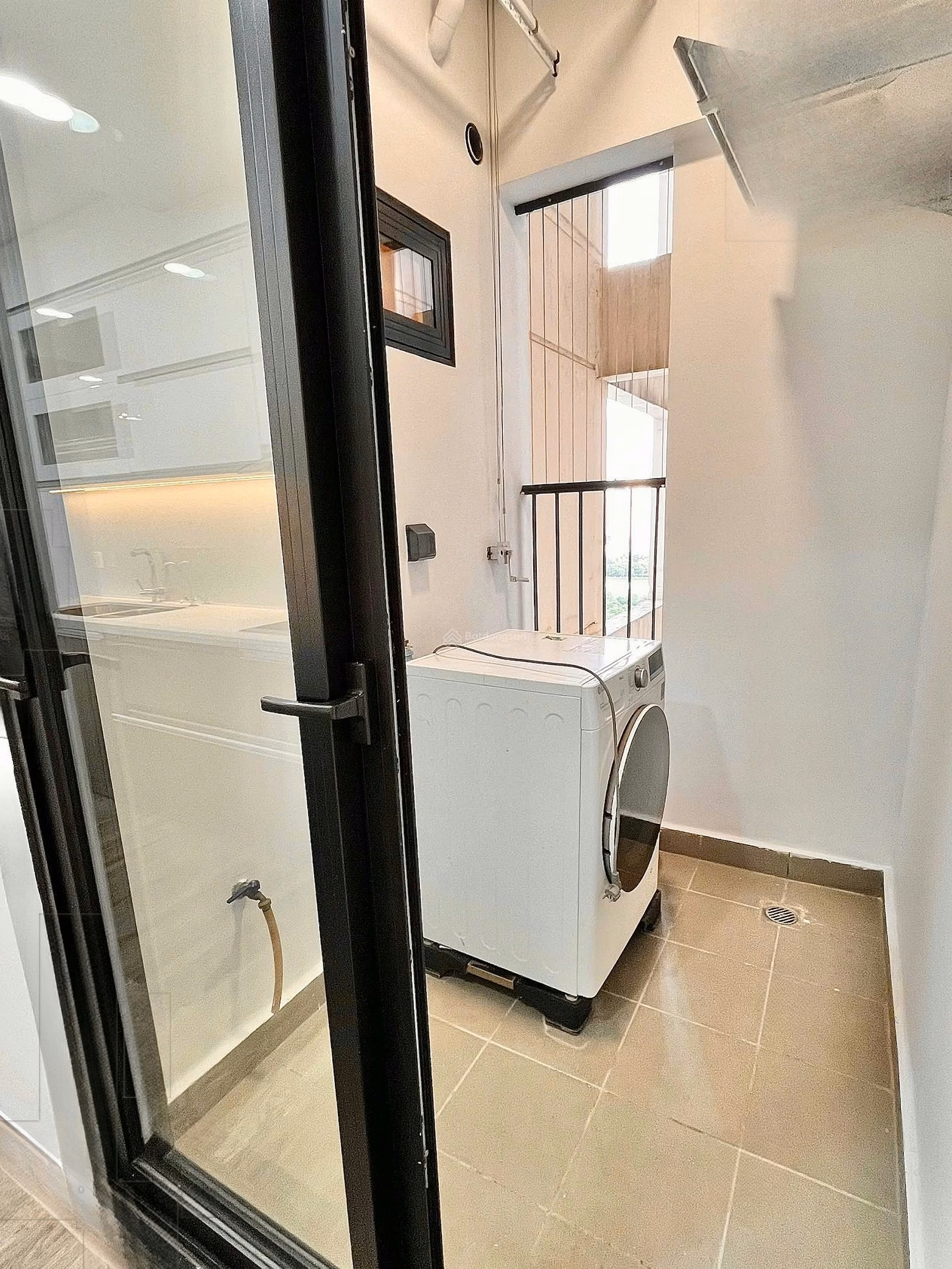 Owner sells 116m2 apartment, building N04 Hoang Dao Thuy. Good price 0983 262 ***