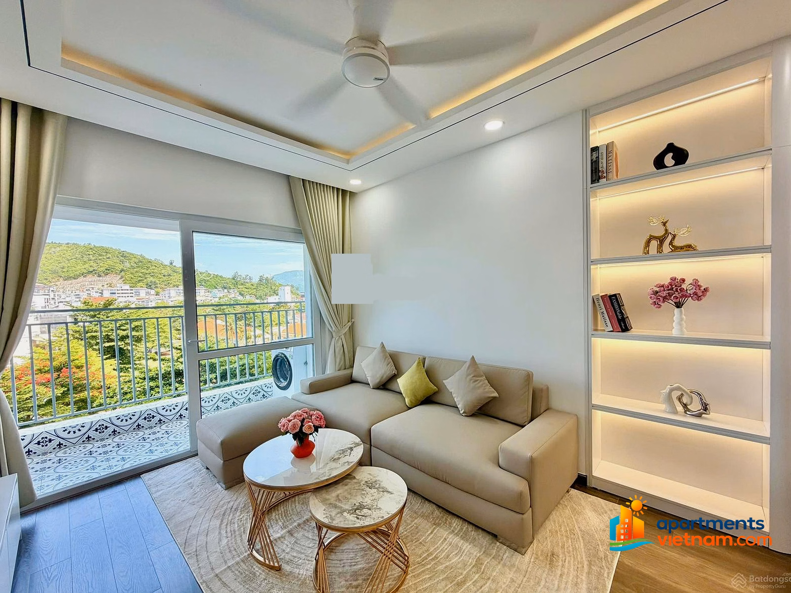 Kieu Trinh - 606 Selling beautifully furnished apartment in OC3 building - Beautiful synchronized lobby - Good price