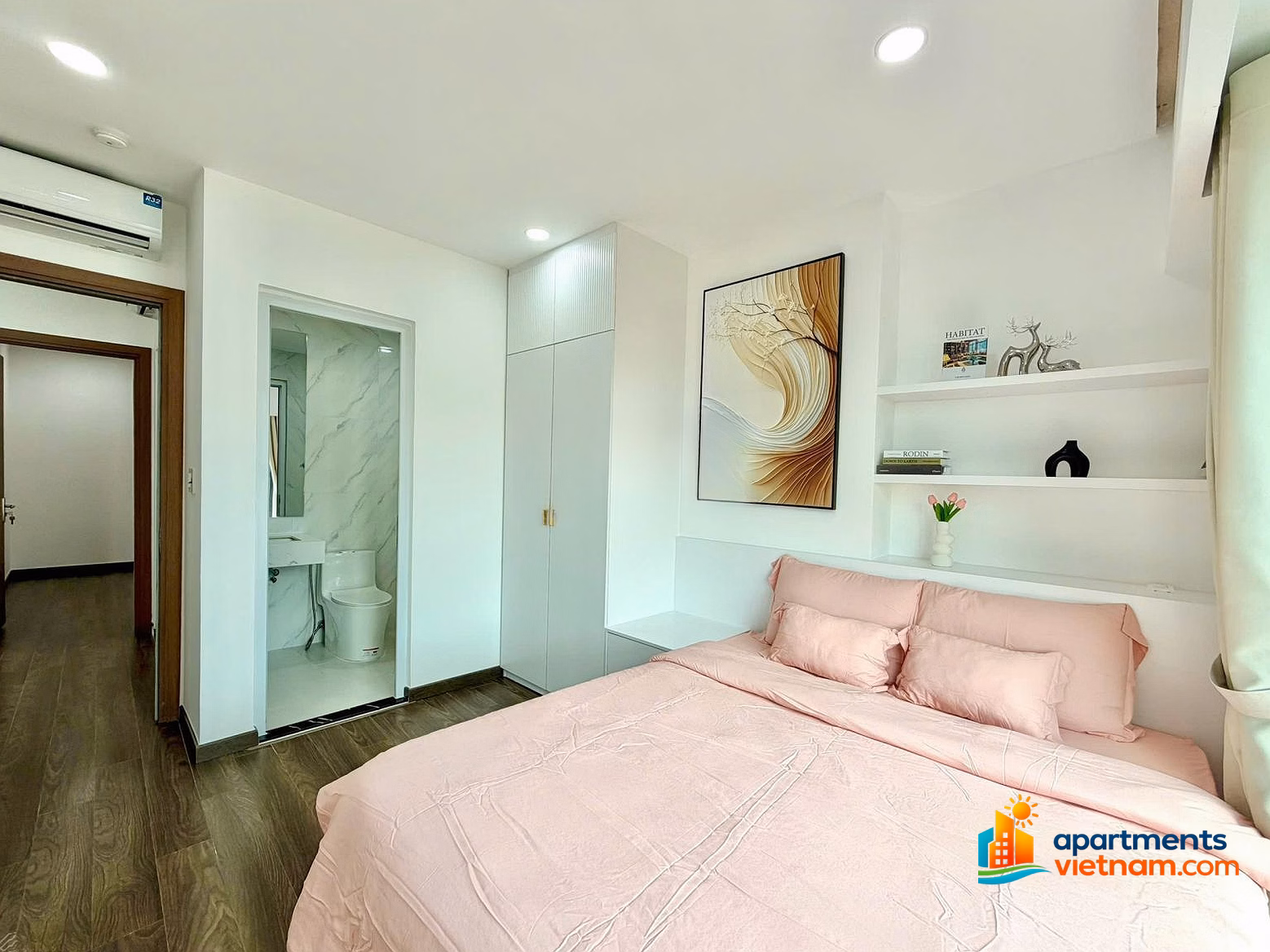 Kieu Trinh - 606 Selling beautifully furnished apartment in OC3 building - Beautiful synchronized lobby - Good price
