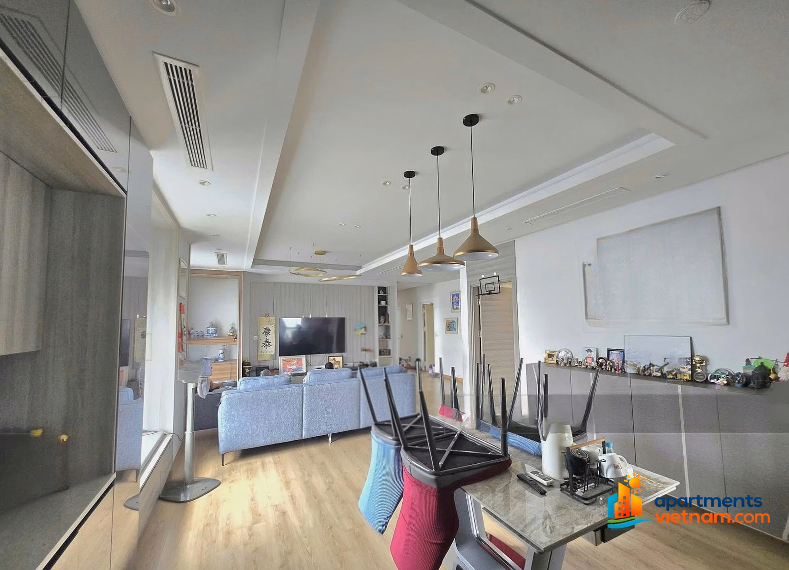 Apartment for rent in Vuon Dao apartment building, 126m2, corner lot, middle floor, Nhat Tan bridge view, 20 million/month