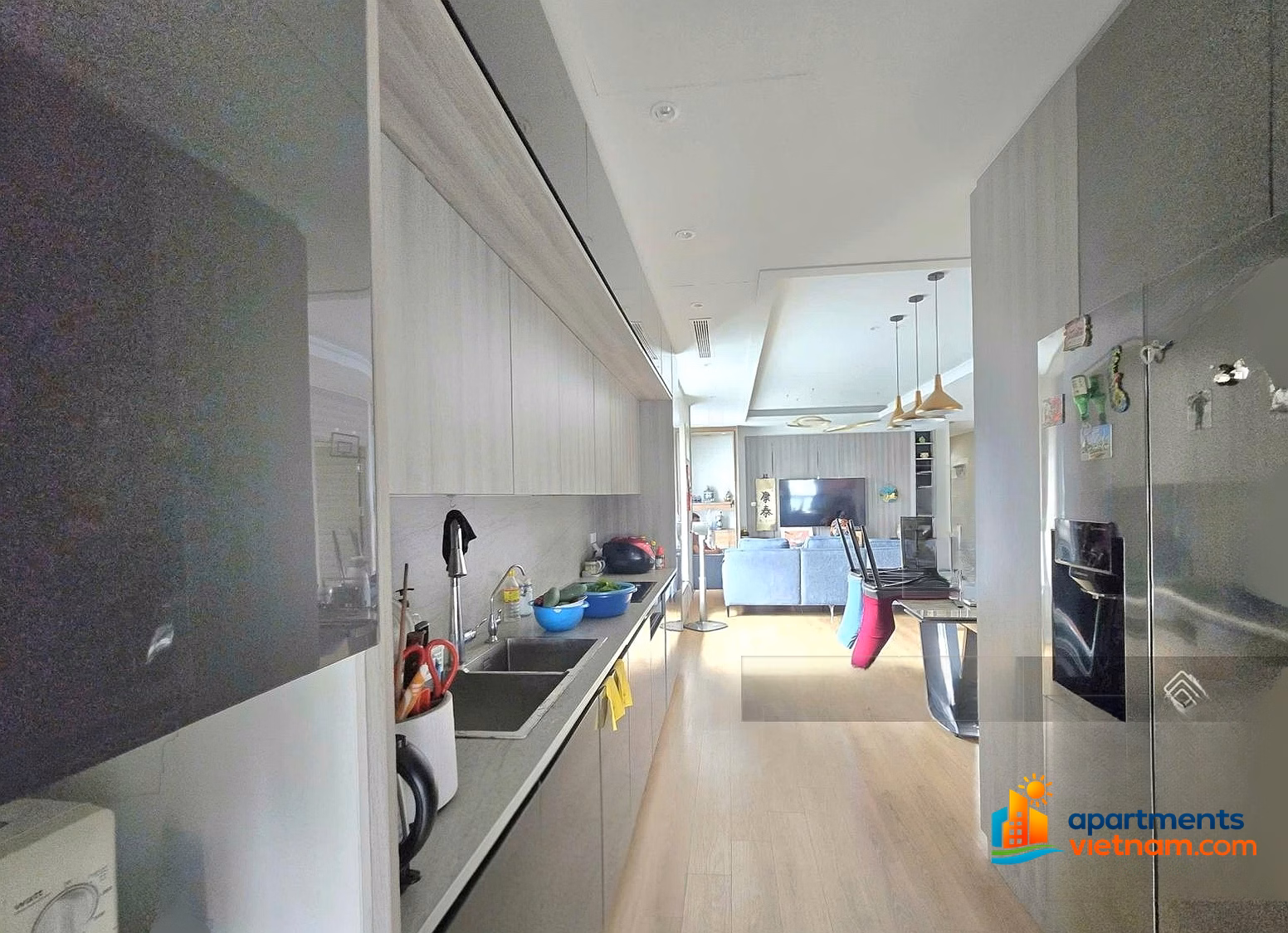 Apartment for rent in Vuon Dao apartment building, 126m2, corner lot, middle floor, Nhat Tan bridge view, 20 million/month