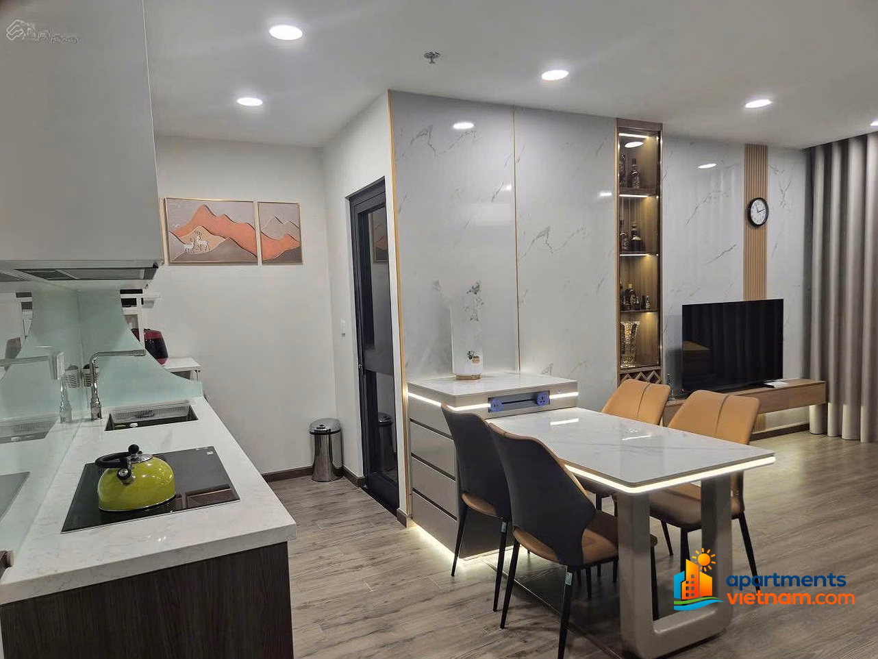 FPT Plaza 3 apartment for rent, 17 million, 68 m2, nice view, owner