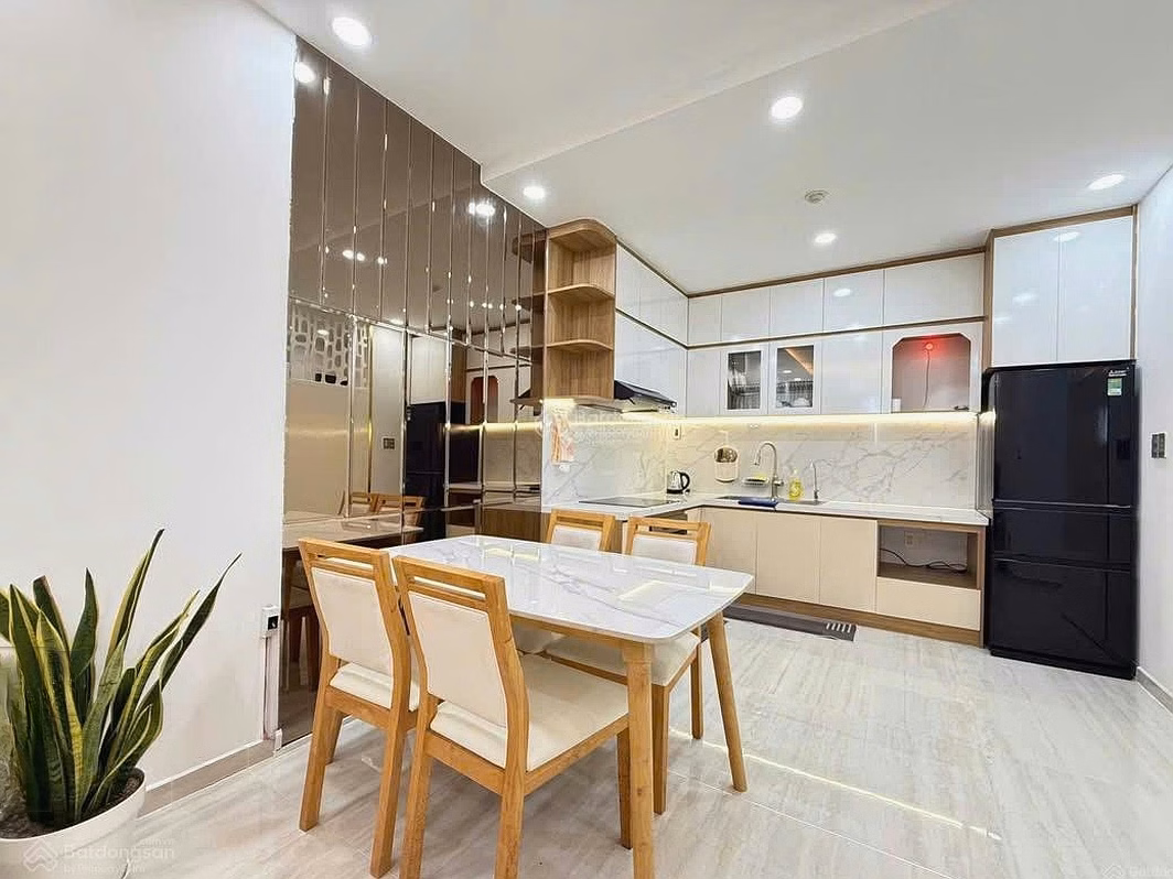2-bedroom apartment, frontage on Pham Van Dong, tax included, fee 1,920, full furniture, book available at bank 70%