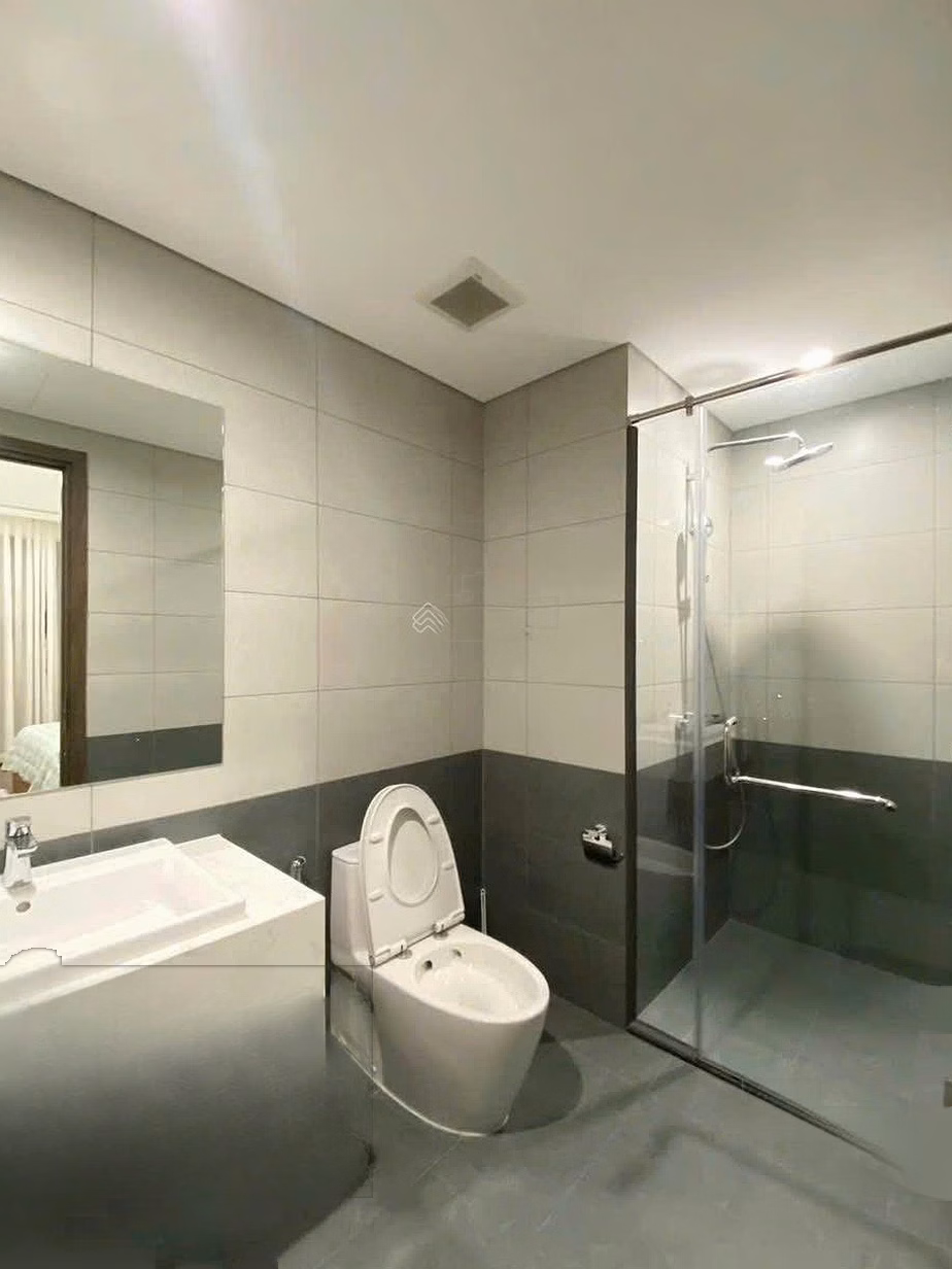 2-bedroom apartment, frontage on Pham Van Dong, tax included, fee 1,920, full furniture, book available at bank 70%