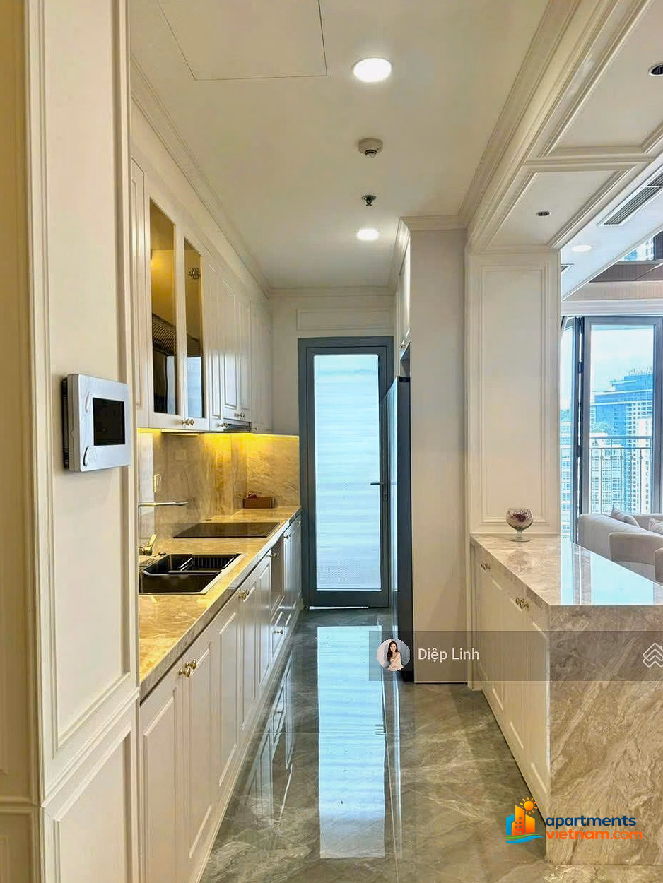 Managing on behalf of the owner of Vinhomes apartments for rent at good prices from only 17 million***