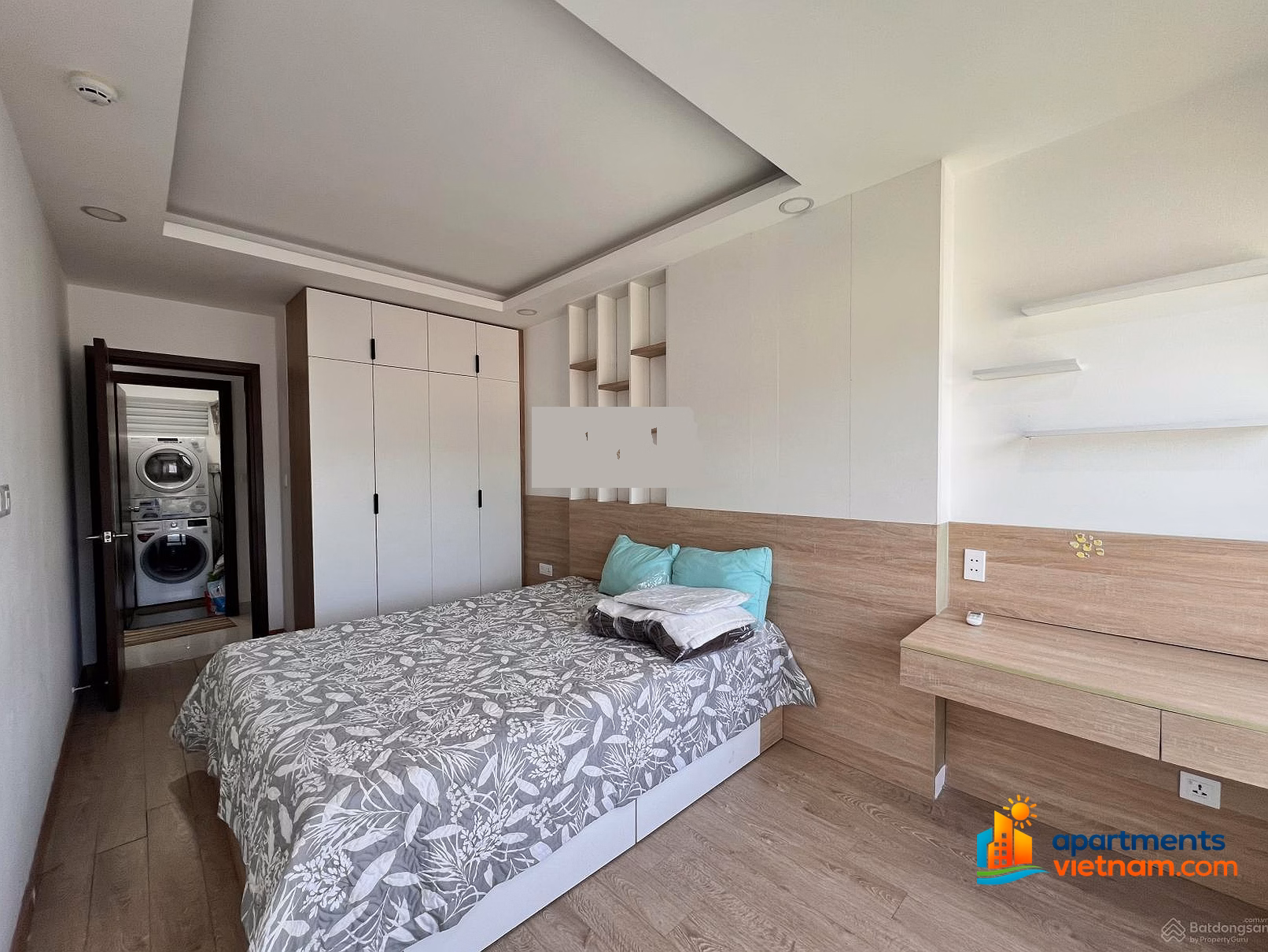 Son Tra Ocean View 1-bedroom apartment for rent on a very nice high floor with washer dryer and desk