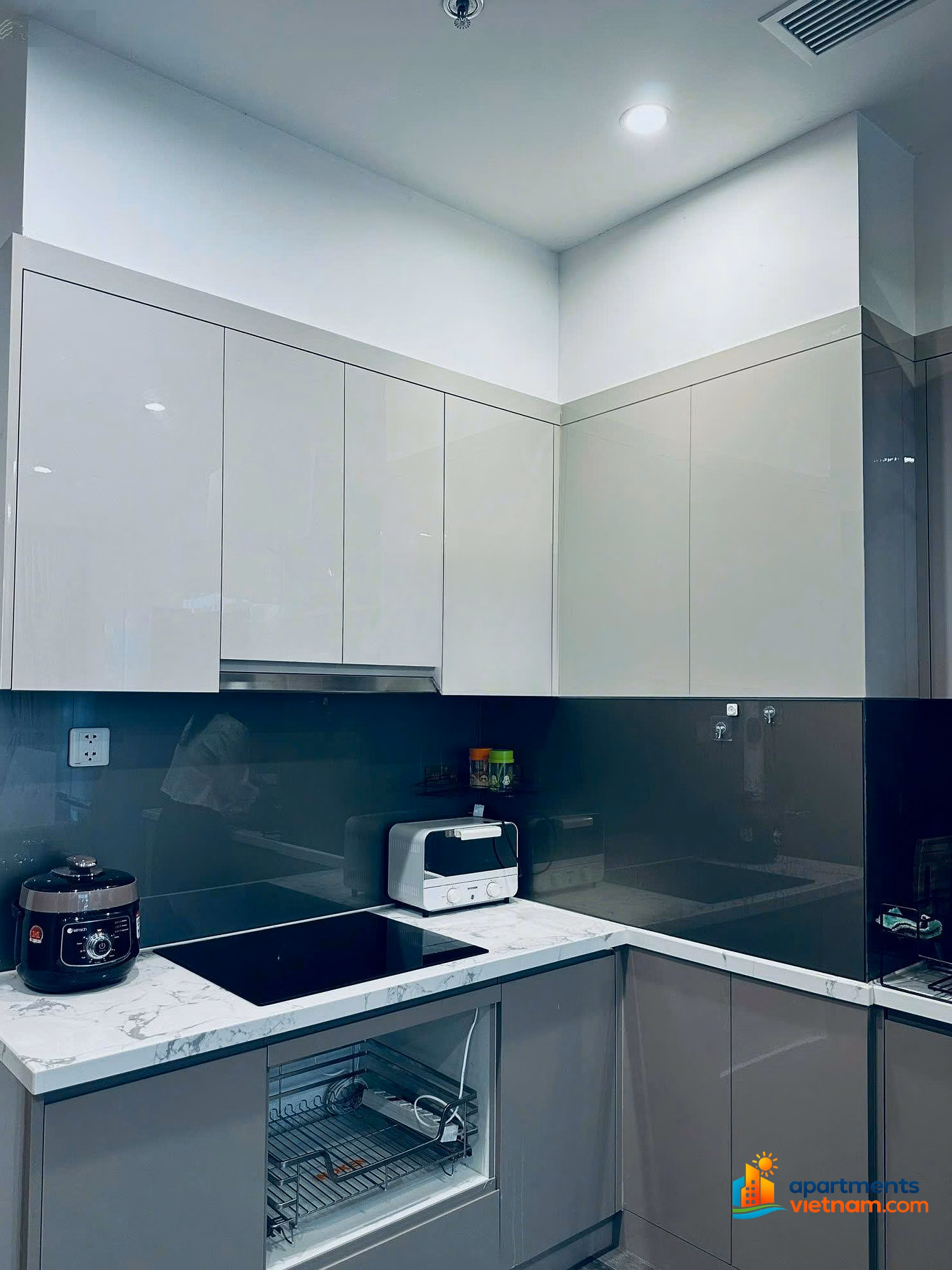 Owner rents 1N+ 50m2 apartment on middle floor, fully furnished, price 8.5 million/month in Ruby area, Vinhomes Ocean Park