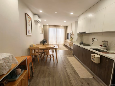 Owner needs to rent FPT Plaza apartment 3 types: 3 bedrooms, 2 bathrooms, 100% new furniture