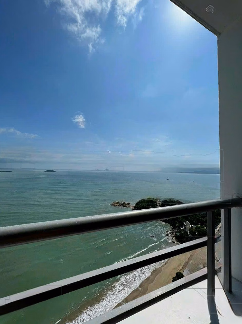 Only 4,350 billion apartments with direct sea view on floor 34, apartment 30, OC2B building, good reference price in the area