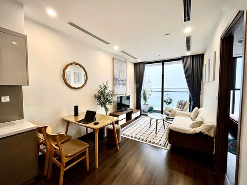 Vinhomes Symphony 2 bedroom, 2 bed apartment for rent, area 66m2, full beautiful furniture, price only 13 million/month