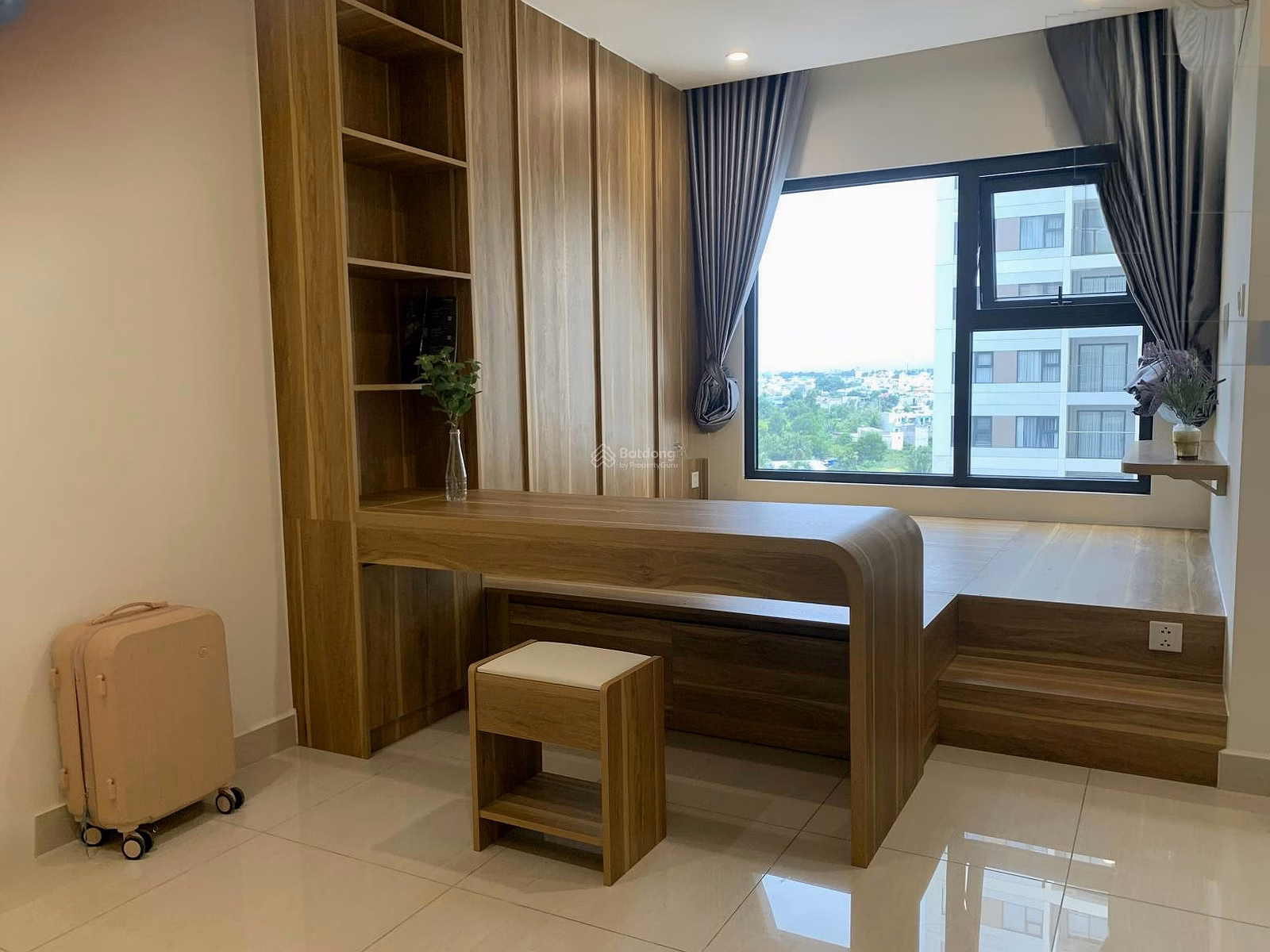 The owner rents a Studio apartment with full furniture and electronic equipment
