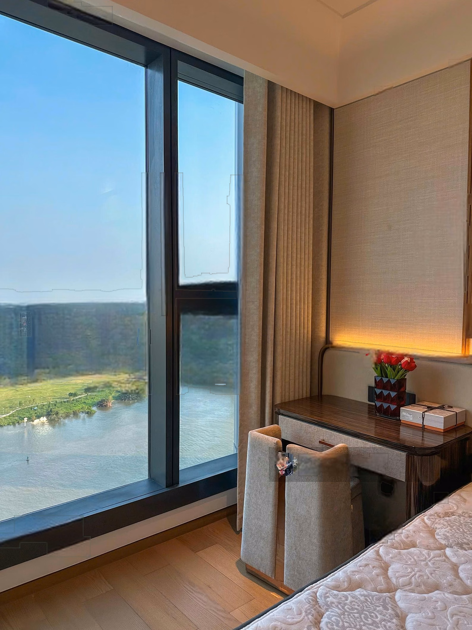 Price 71 billion allin, 3-bedroom corner apartment, 121.82m2, Sea building, direct view of SG river, Ba Son bridge, fireworks