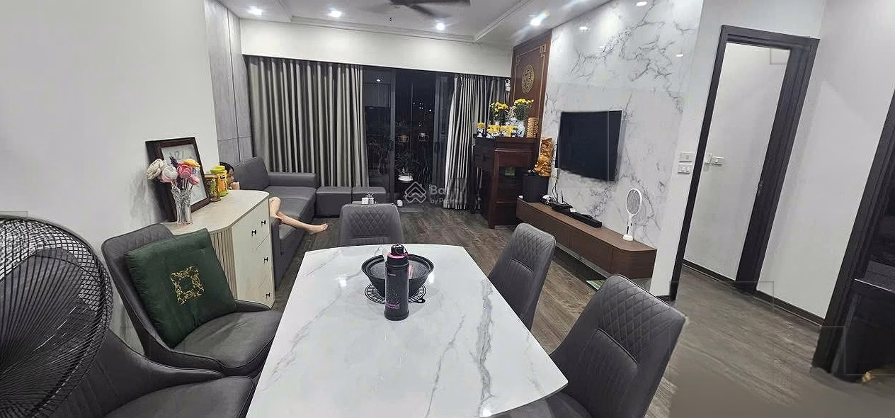Urgent sale of 3-bedroom corner apartment, 85m2, fully furnished, price only 8.6 billion at Berriver 390 Nguyen Van Cu