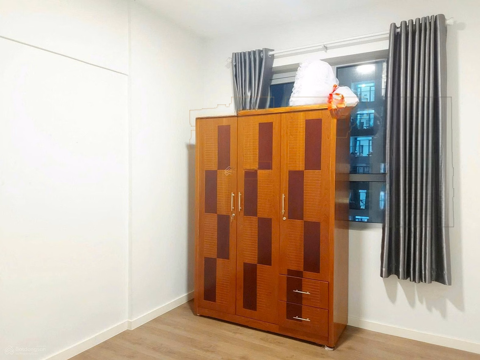Cheap rent, 2 bedrooms, 69m2, Luxgarden District 7, basic furniture, 9 million