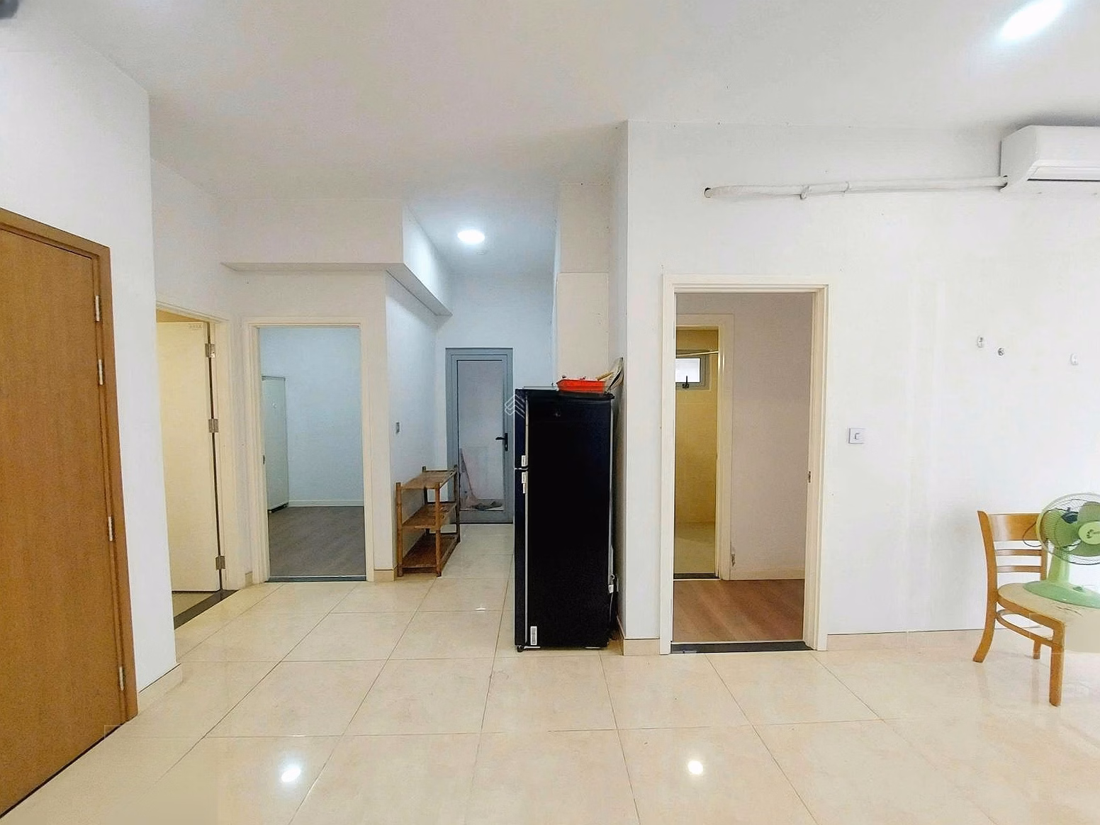 Cheap rent, 2 bedrooms, 69m2, Luxgarden District 7, basic furniture, 9 million