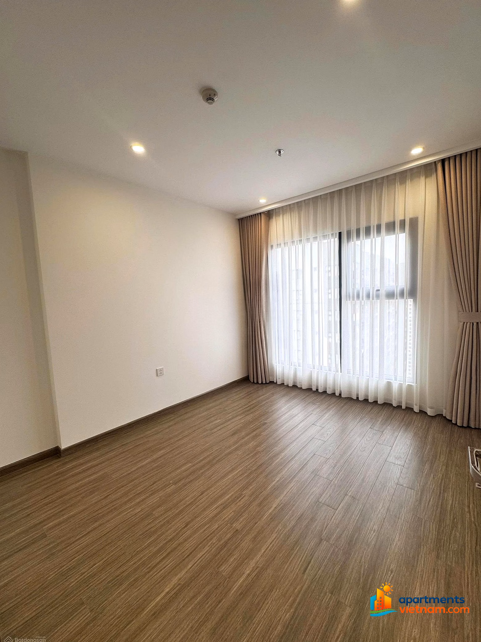My owner rents out 5 new apartments in GS6 Vinhomes Smart City building, 72-81m2, price from 11 million with invoice