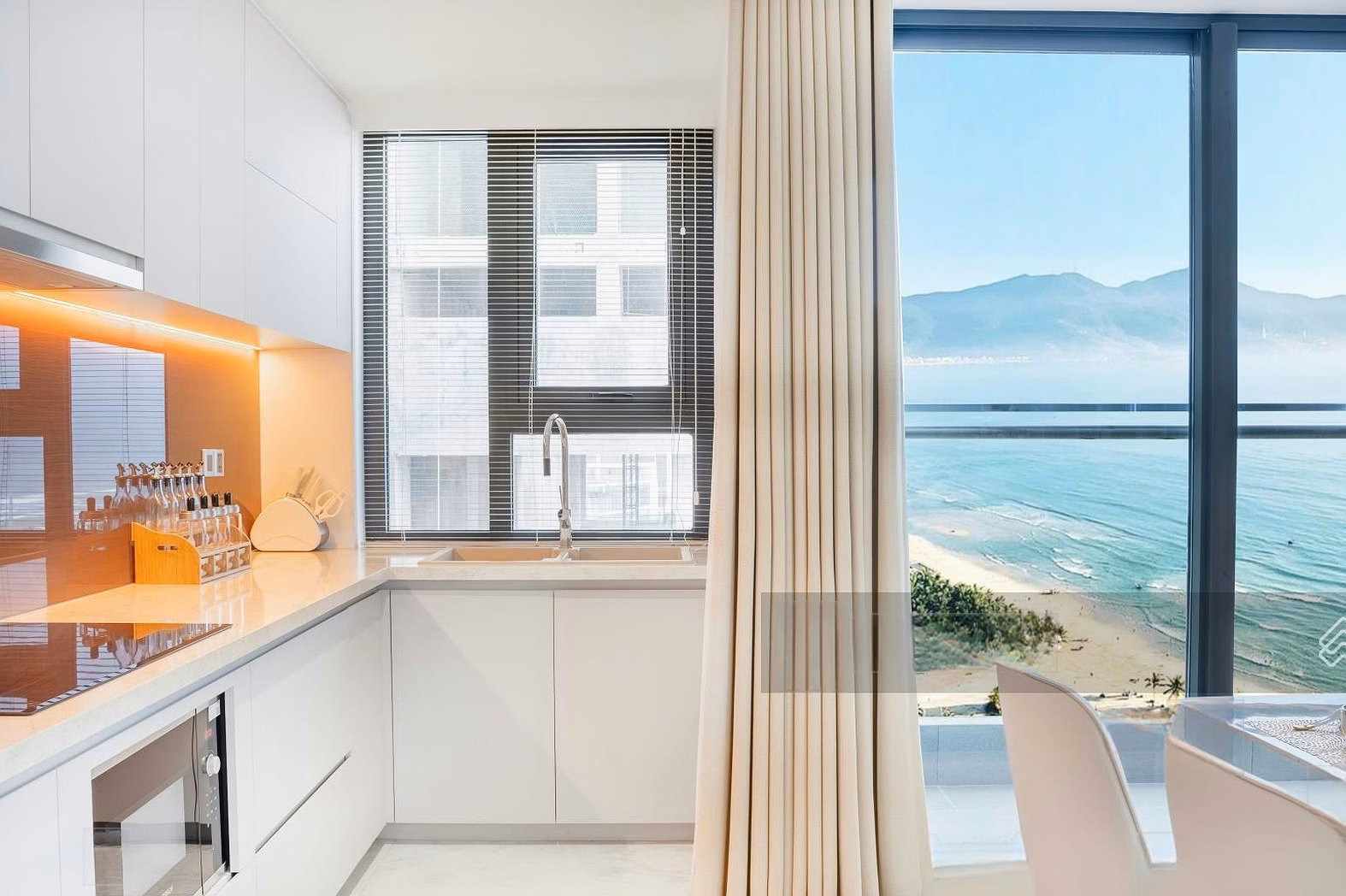 Times Square Danang 2 bedroom apartment for sale with beautiful East Sea Park view at the project. Free furniture package