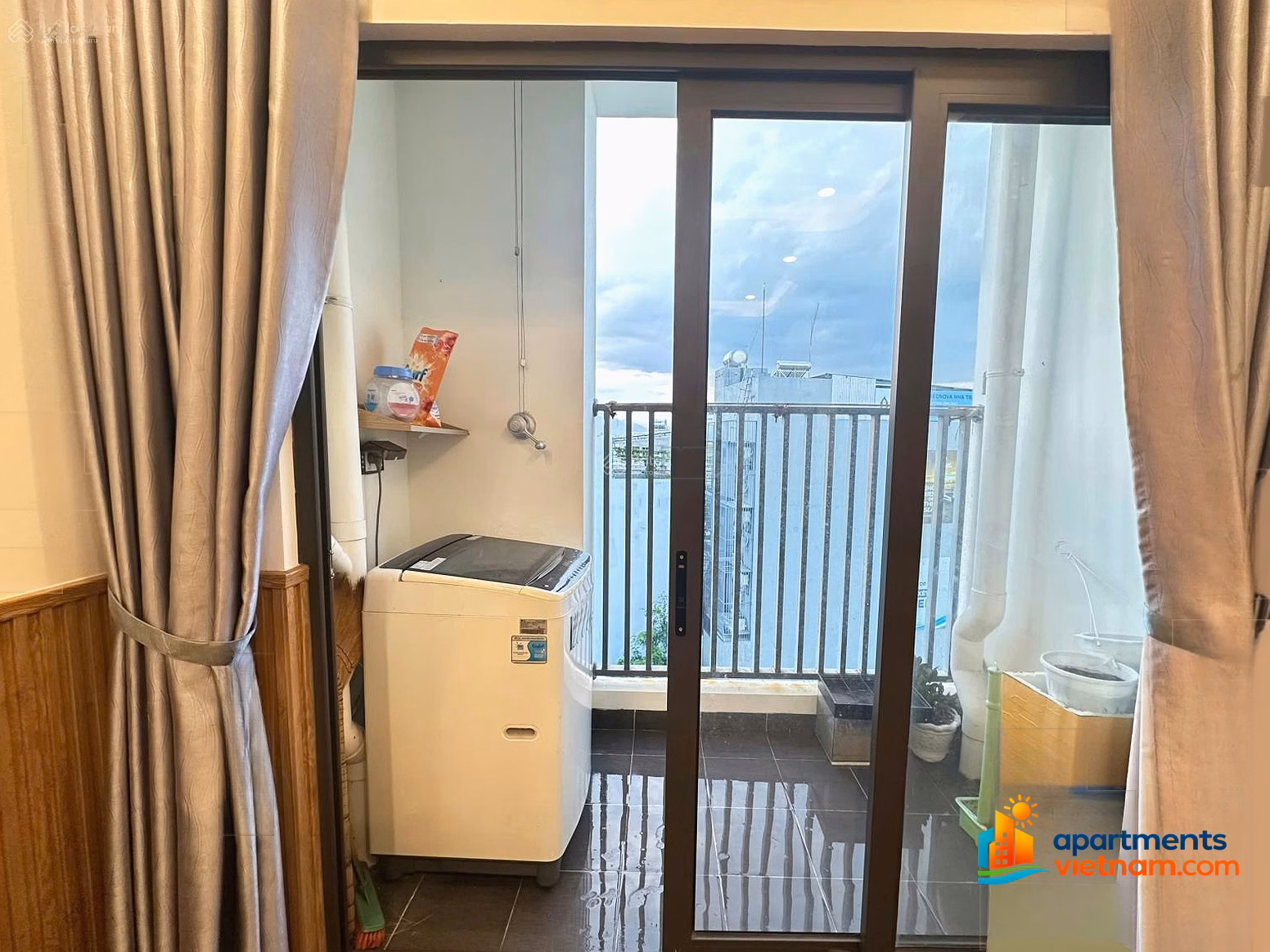 Selling 2-bedroom commercial apartment, beautiful corner unit SSH09 Ha Quang, area 41.6m2, basic furniture, good price only 2 billion