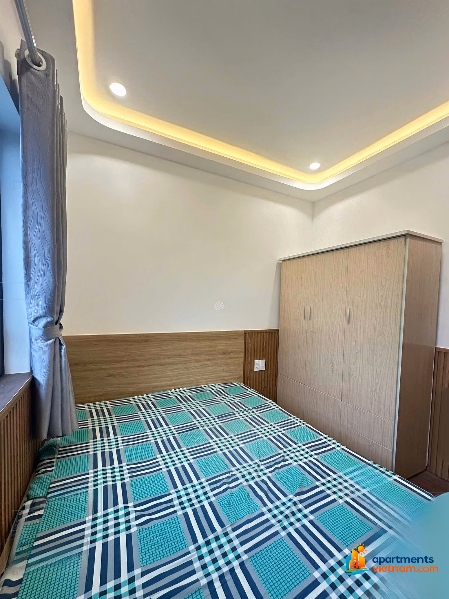 Selling 2-bedroom commercial apartment, beautiful corner unit SSH09 Ha Quang, area 41.6m2, basic furniture, good price only 2 billion