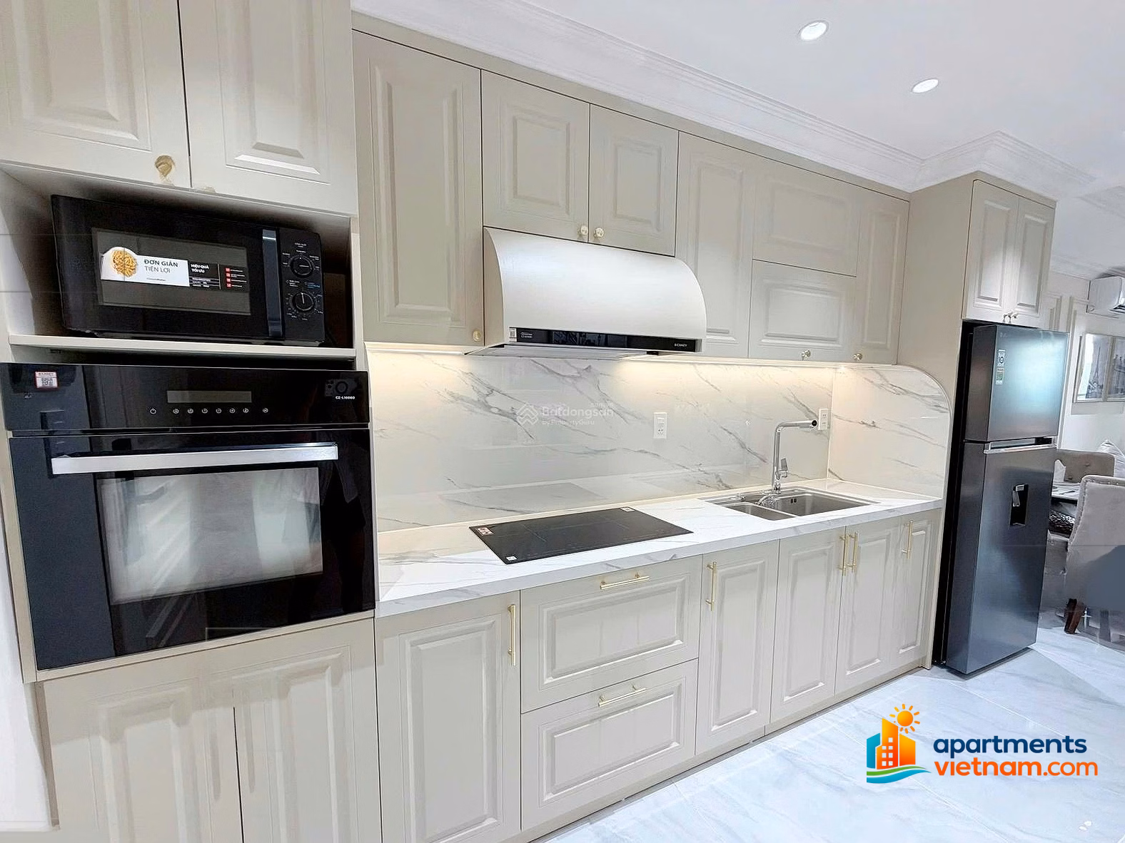 Brand new apartment for sale right in front of the beach at Muong Thanh Khanh Hoa building