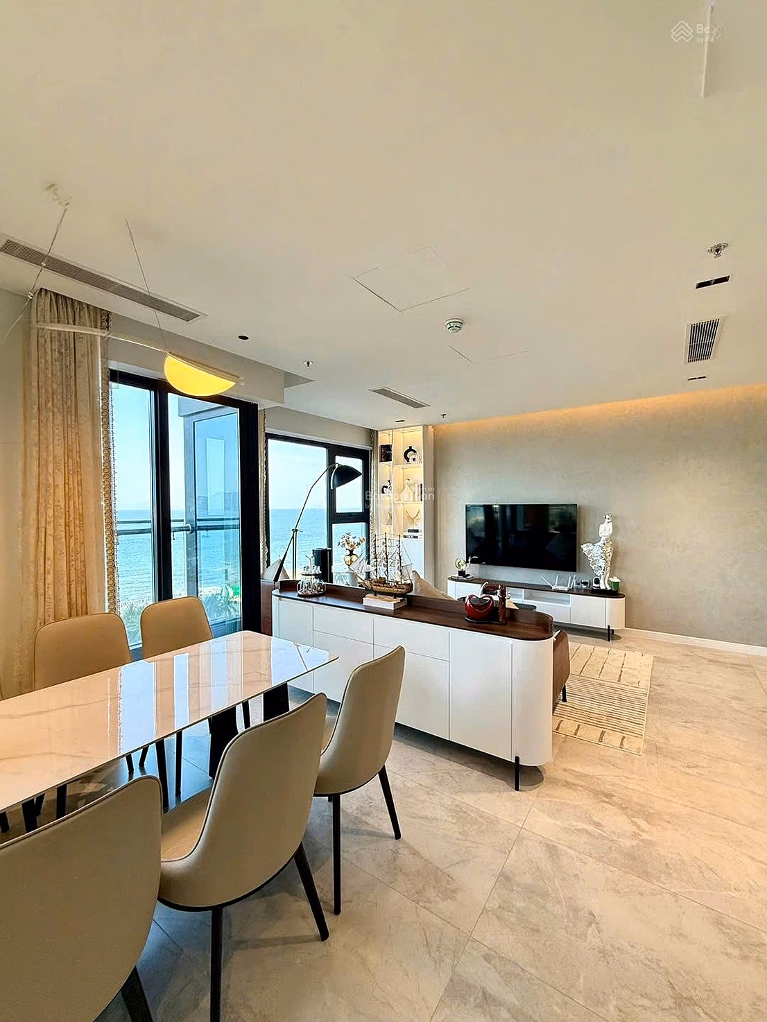 2 BRs with direct view of eternal My Khe beach, long-term ownership, million-dollar frontage on Vo Nguyen Giap Avenue