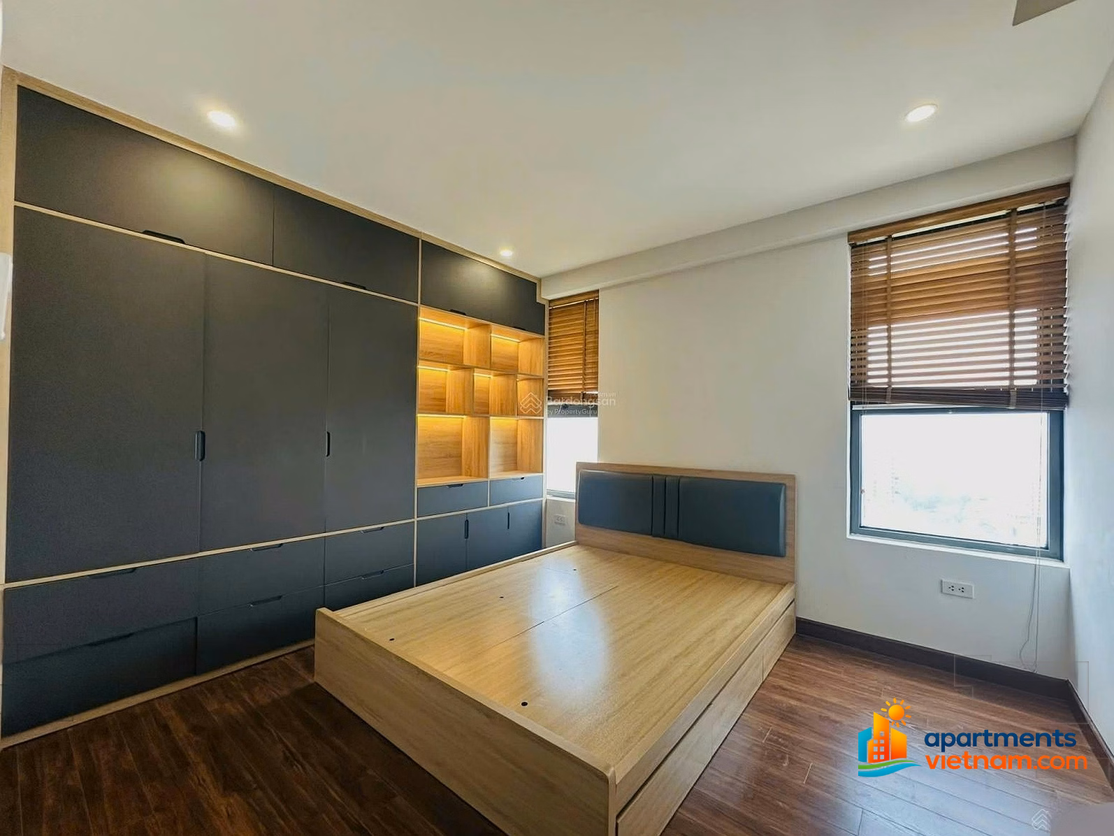 Great price! 3-bedroom apartment 98m2 price 8.3 billion, full beautiful furniture, beautiful view, 100% standard information