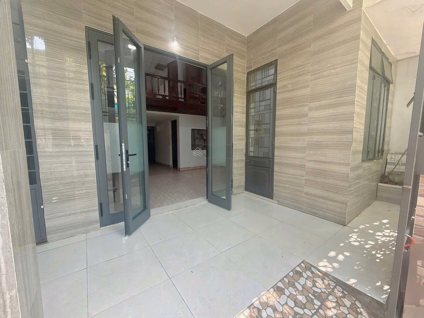 Selling mezzanine house in Phan Thanh, 93m2, 6.5m wide, near Duy Tan University and Nguyen Van Linh