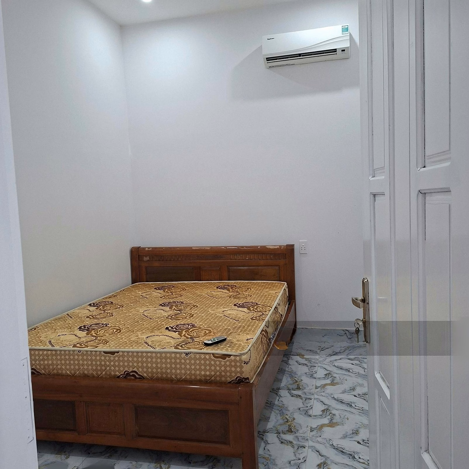 Ton Dan car house for rent - 2 bedrooms - fully furnished - near the bus station