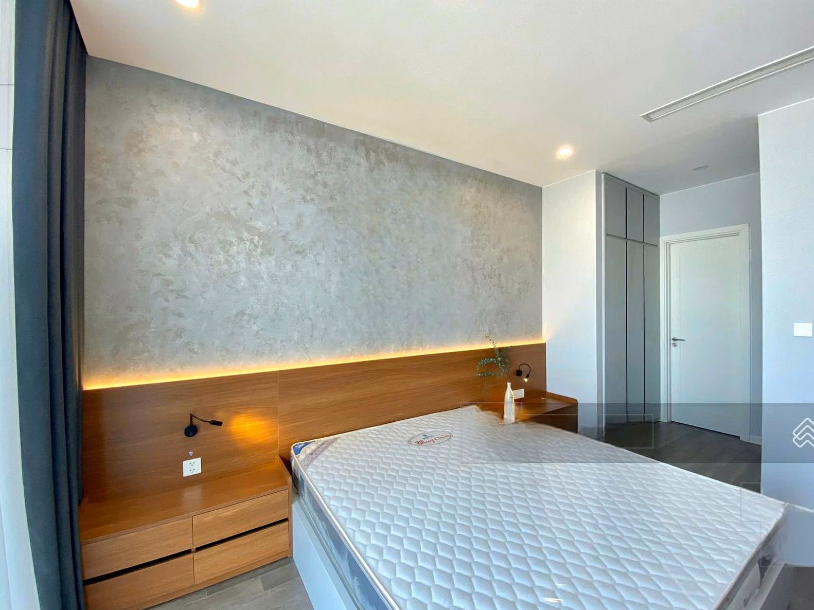 Good price. Many apartments for rent at The Nine, 2 - 3 bedrooms, from 18 million, fully furnished, contact number: O,971,342,965