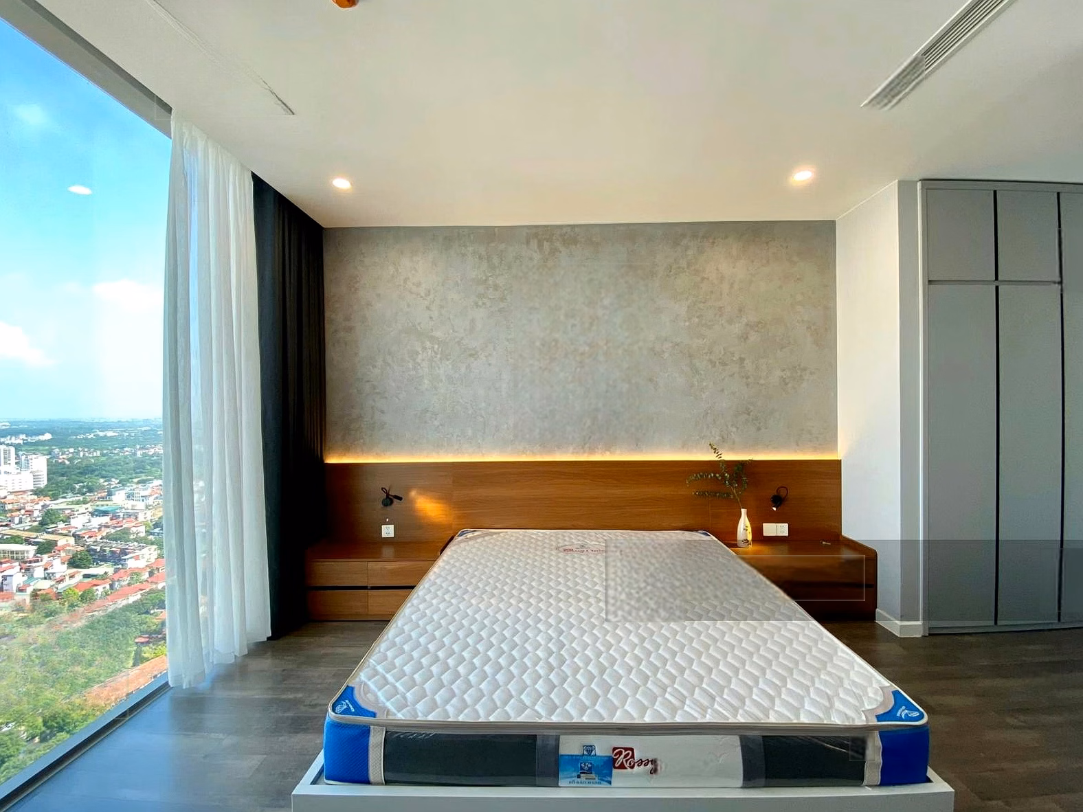 Good price. Many apartments for rent at The Nine, 2 - 3 bedrooms, from 18 million, fully furnished, contact number: O,971,342,965