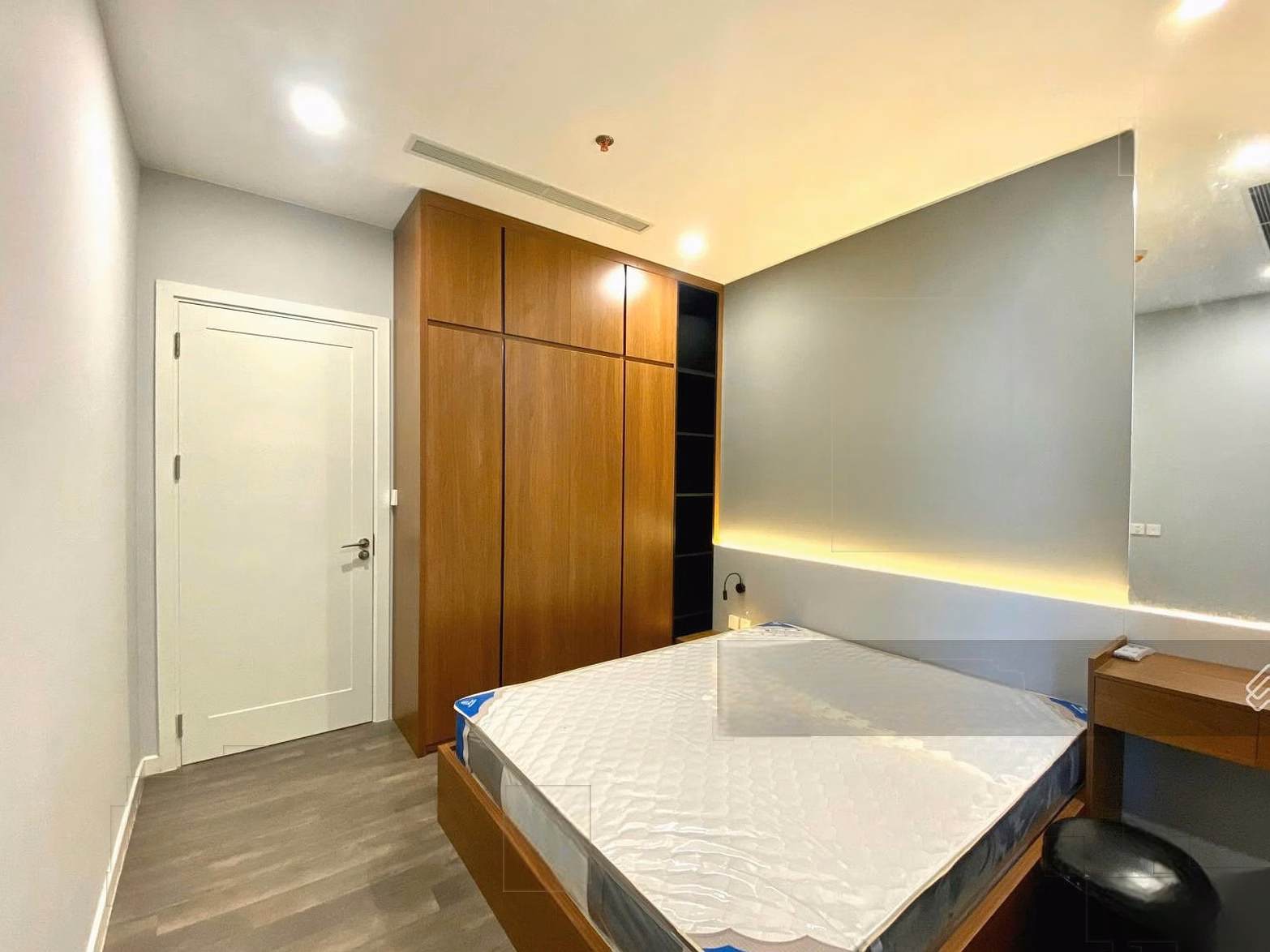 Good price. Many apartments for rent at The Nine, 2 - 3 bedrooms, from 18 million, fully furnished, contact number: O,971,342,965