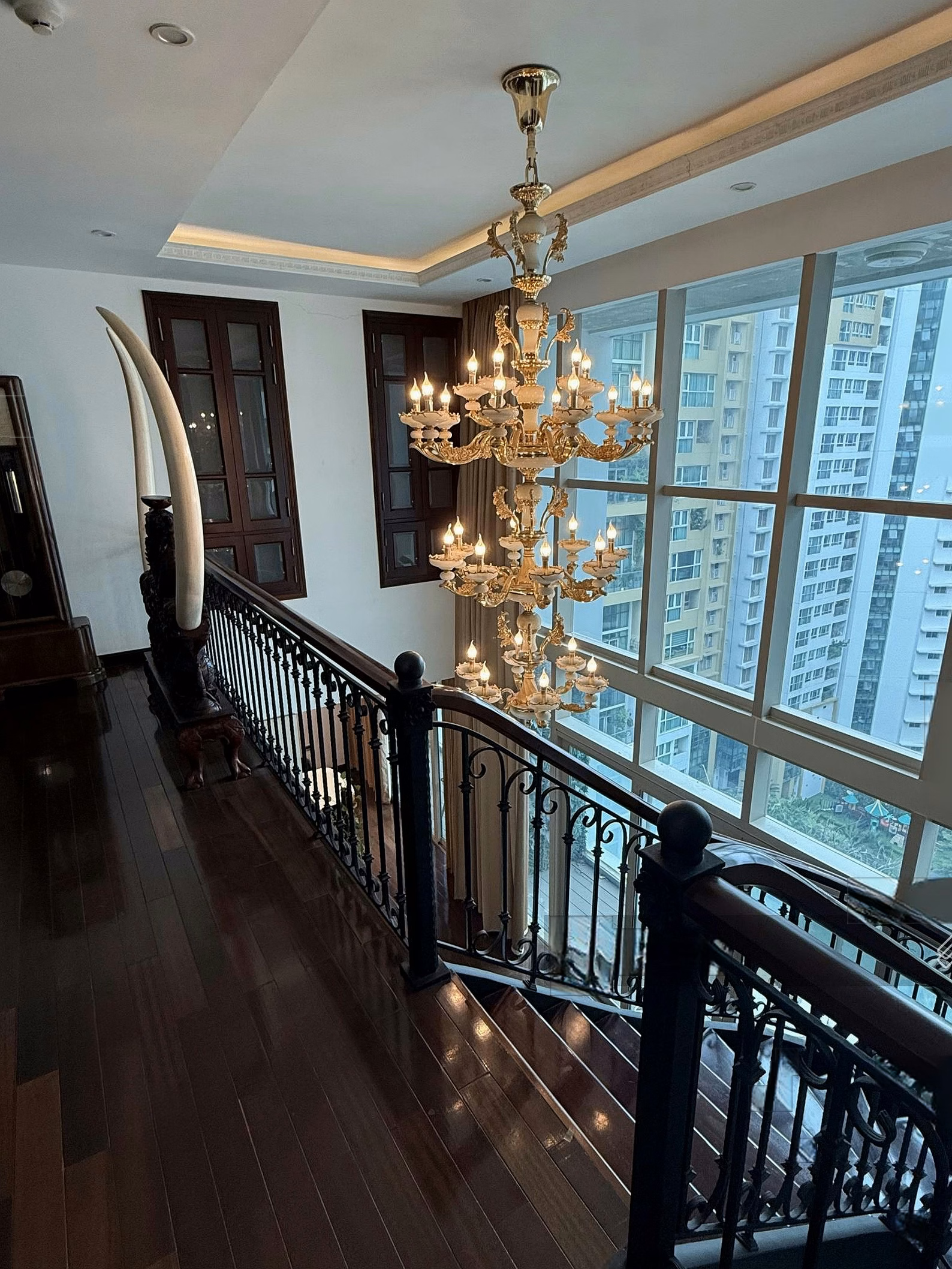 Extremely rare 266m2 Duplex for rent at Mandarin, 4 bedrooms, 3 bathrooms, full of high-end wooden furniture***