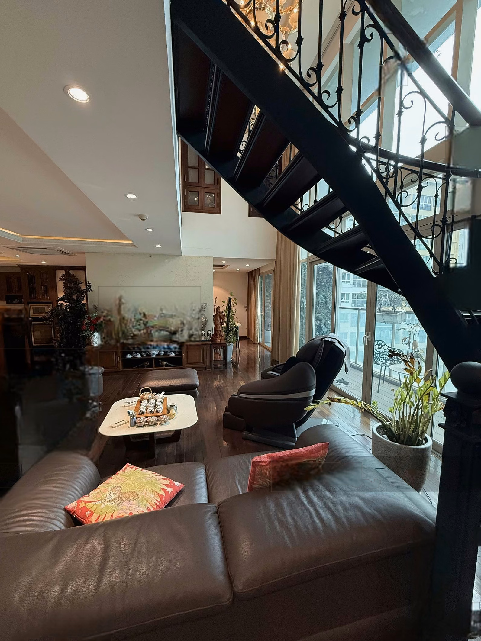 Extremely rare 266m2 Duplex for rent at Mandarin, 4 bedrooms, 3 bathrooms, full of high-end wooden furniture***