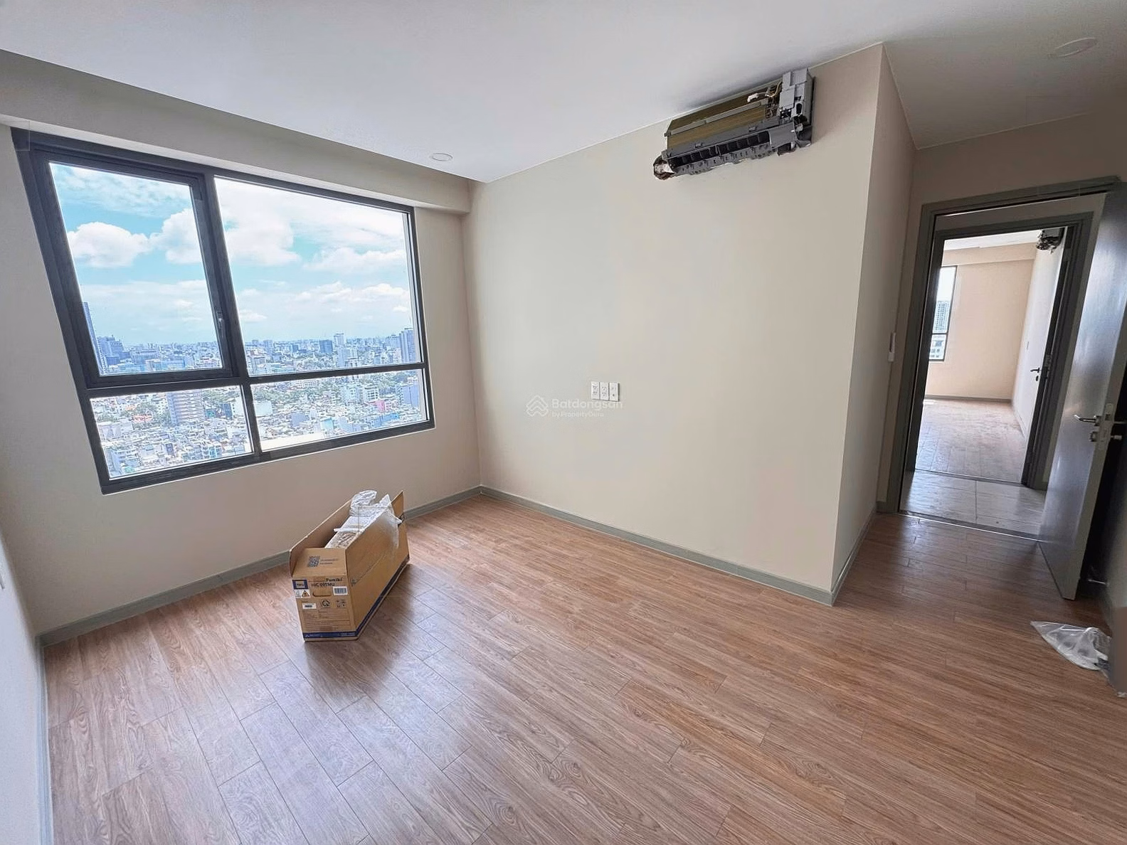 Apartment for rent urgently 2 bedrooms, 2 bathrooms, 90m2 at 346 The Gold View, 17 million, City. Ho Chi Minh