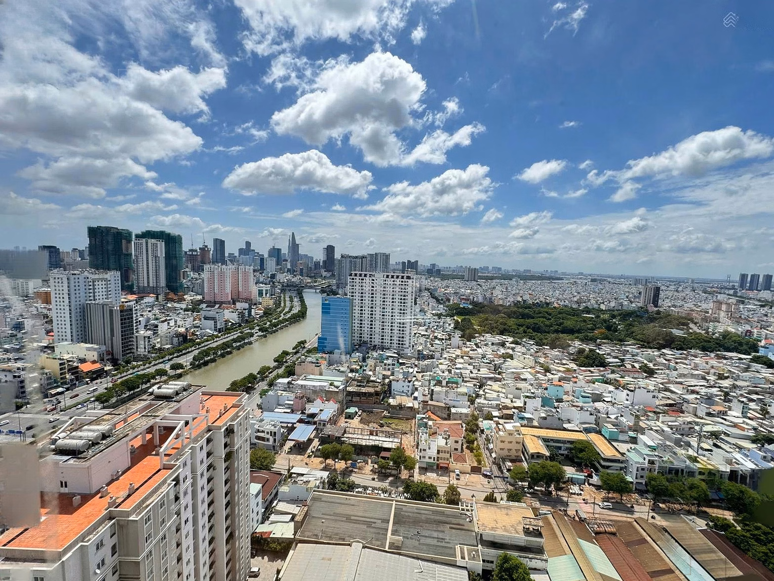 Apartment for rent urgently 2 bedrooms, 2 bathrooms, 90m2 at 346 The Gold View, 17 million, City. Ho Chi Minh