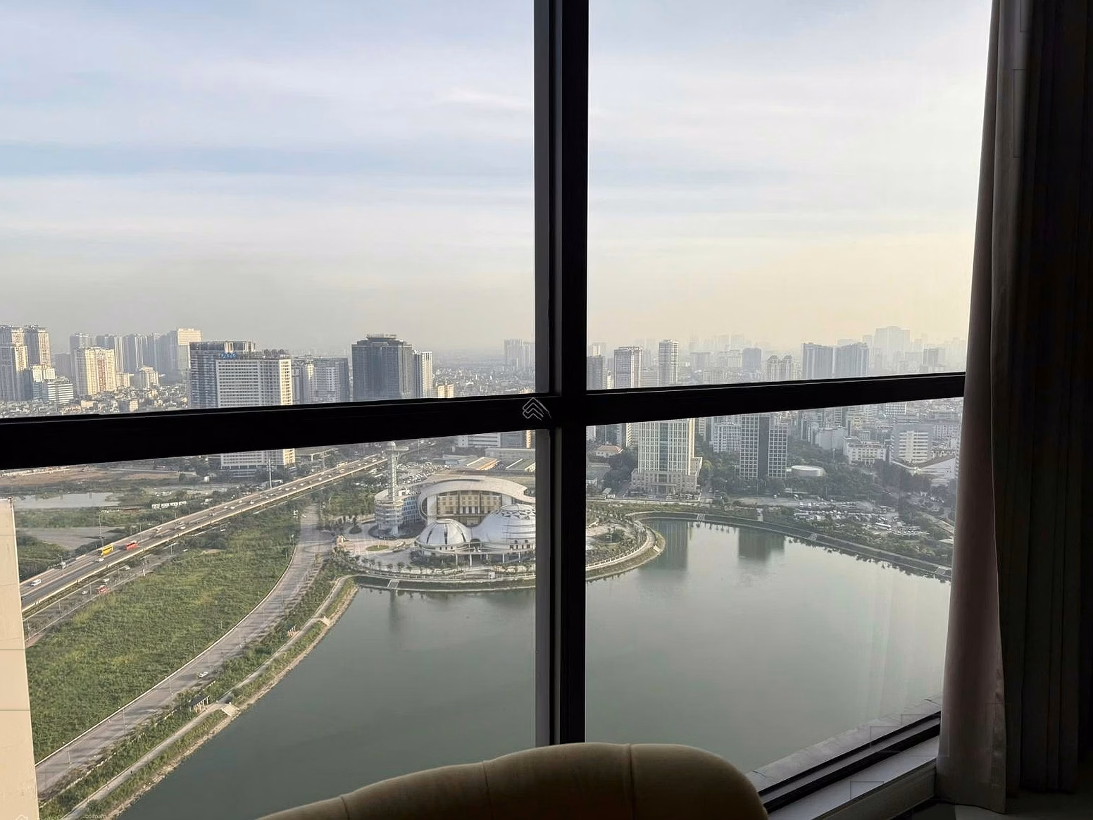 Vinhomes Skylake apartment for sale with lake view