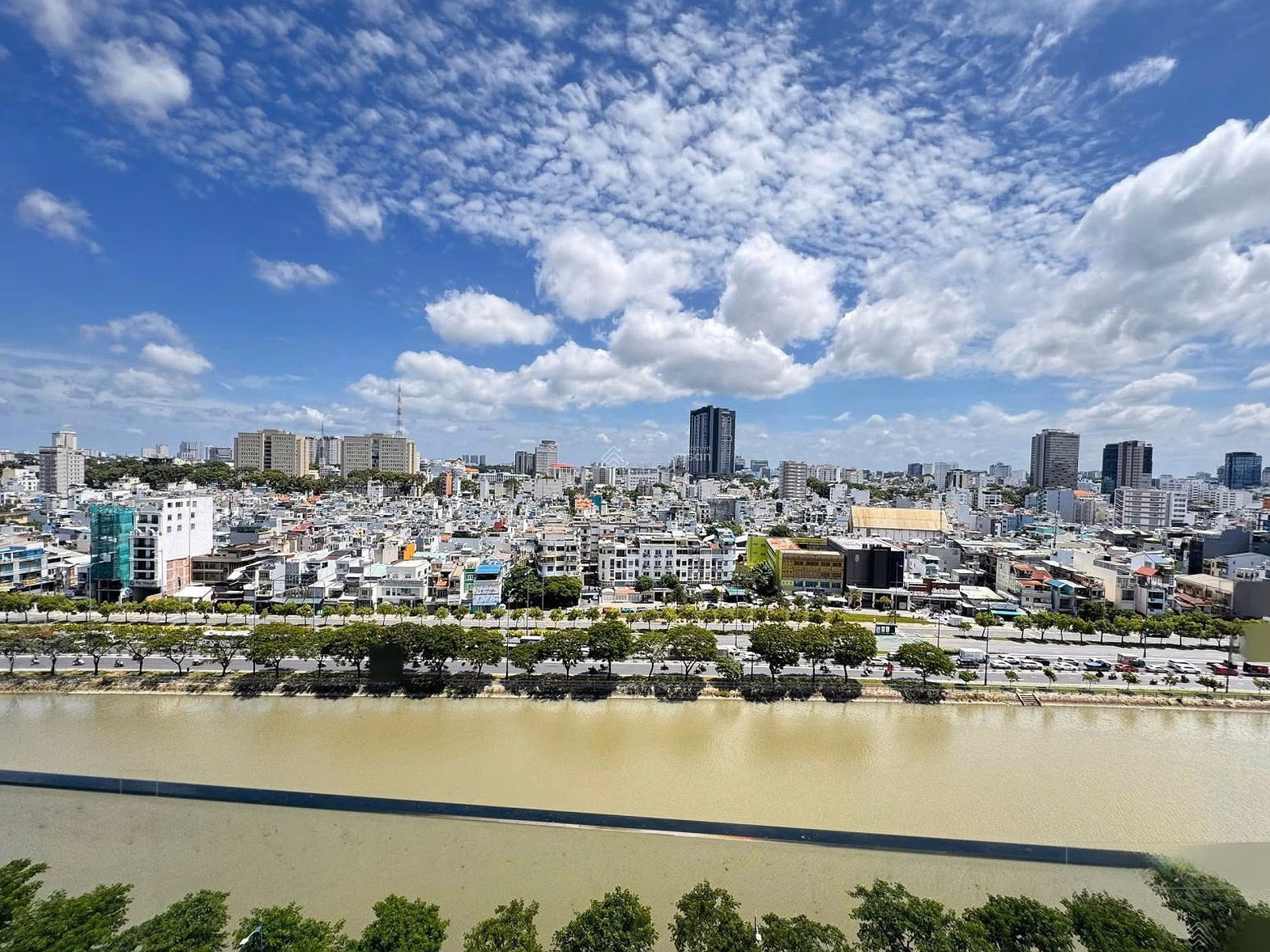 The Gold View apartment for rent, 17 million, 92m2, 2 bedrooms, 2 bathrooms, nice view, hot