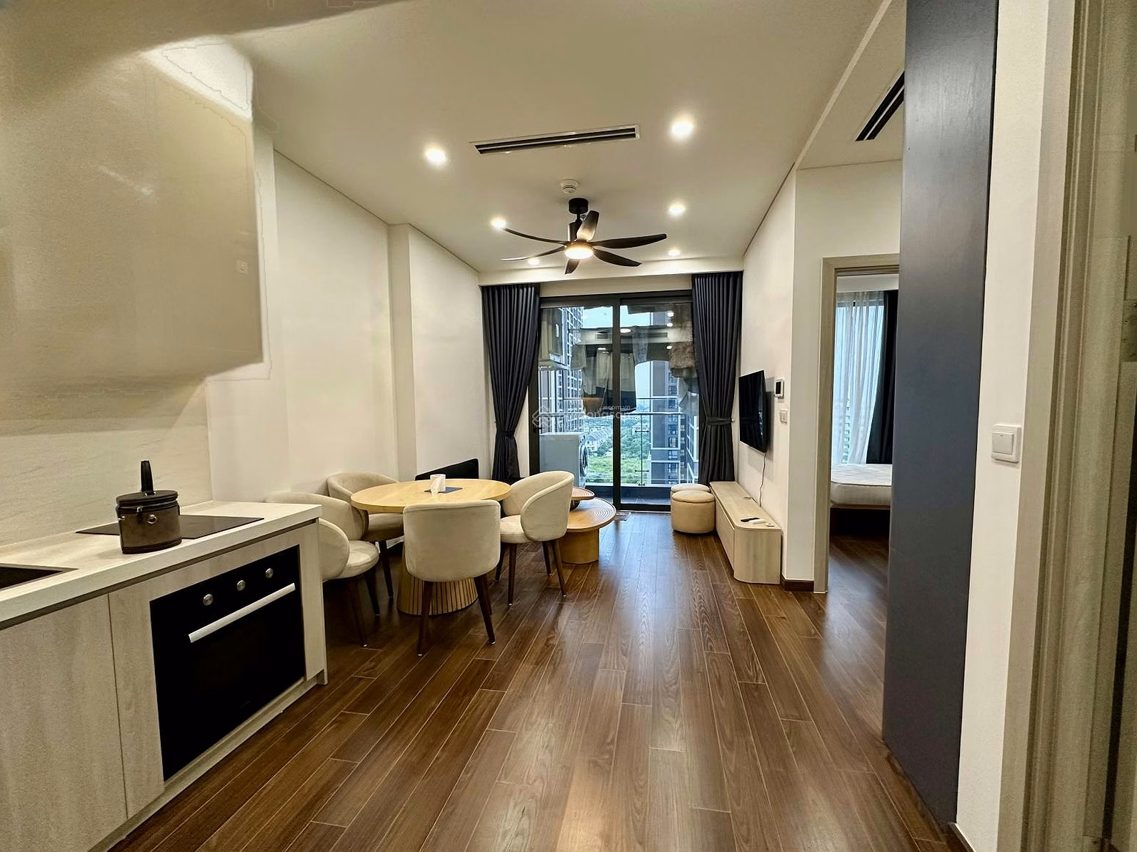 Korean customer came out and rented an empty 1n+ house, fully furnished, 2 beds in Masteri West Heights