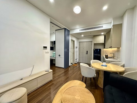 Korean customer came out and rented an empty 1n+ house, fully furnished, 2 beds in Masteri West Heights