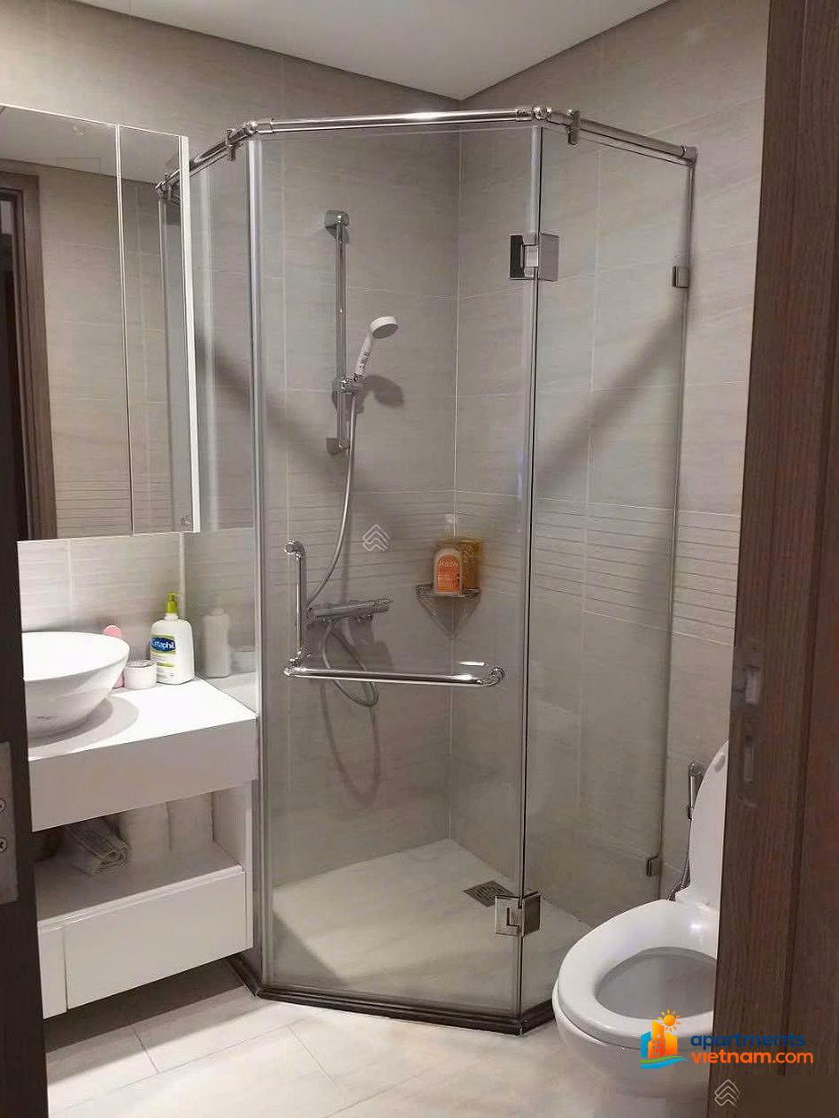 Good price. Urgent rent 2 bedroom apartment 67m2 full luxury furniture 14.5 million/month Vinhomes Greenbay