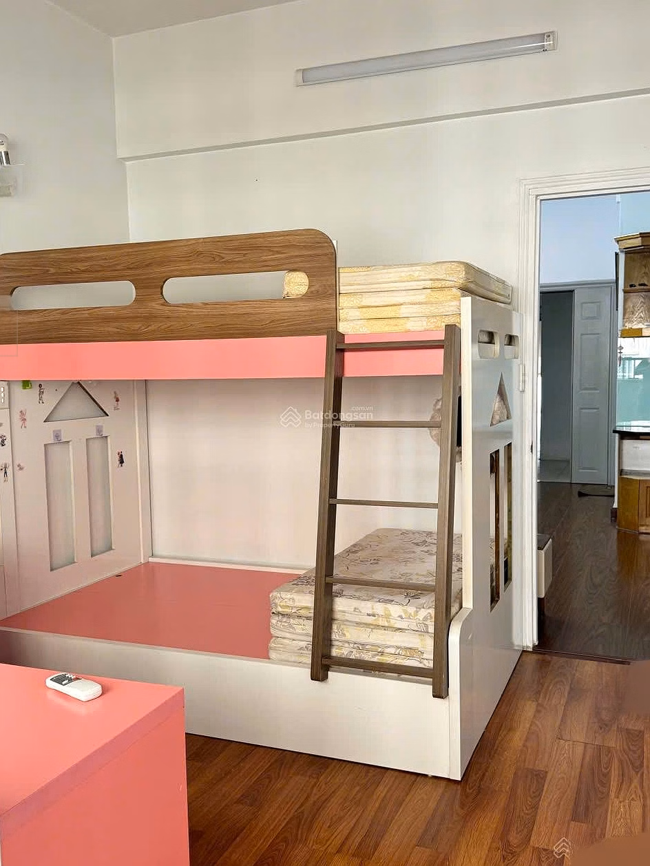 The owner is selling a 2-bedroom apartment at Block DN 1, Van Khe Urban Area, To Huu Street, Ha Dong. Price 3.95 billion